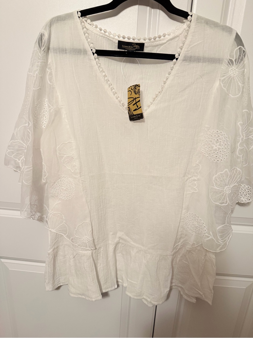 Suzanne Betro White Embroidered V-Neck Peasant Blouse